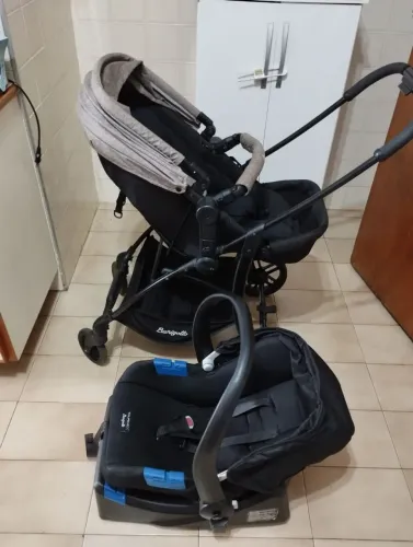 Carrinho de bebê + bebê conforto + Base de carro