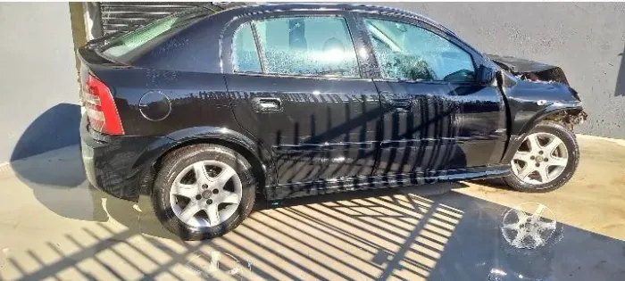 Astra sucata para retirada de peças