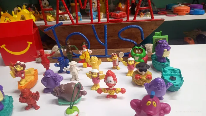 Personagem Ronald e sua turma ?vendo por unidade