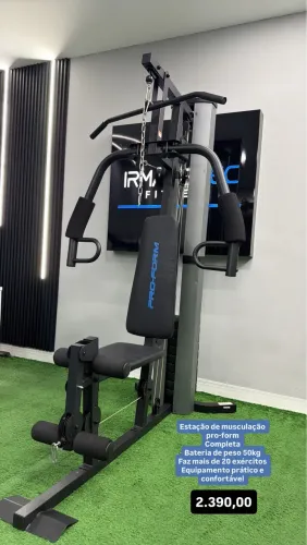 Estação de musculação faz mais de 20 exercícios 