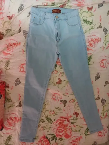 Calça jeans nova nunca usada tm 42