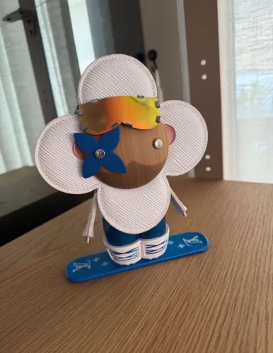 boneca louis vuitton vivienne doll snow