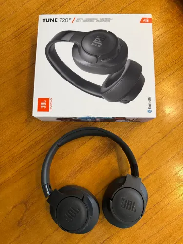 Fone Bluetooth JBL Tune 720BT - Som potente e bateria longa!