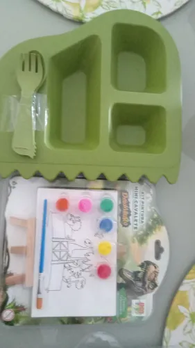 Vendo um prato infantil, dinossauro