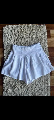 Short-saia branco marca Dona florinda .