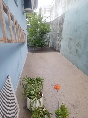 Trabalho com limpeza de calçadas telhado muro caixa de água 
