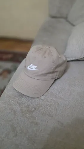 Boné Nike bege 