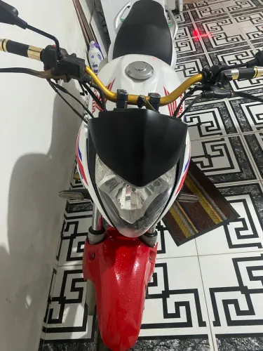 CB 300 2010 - Modelo 2015