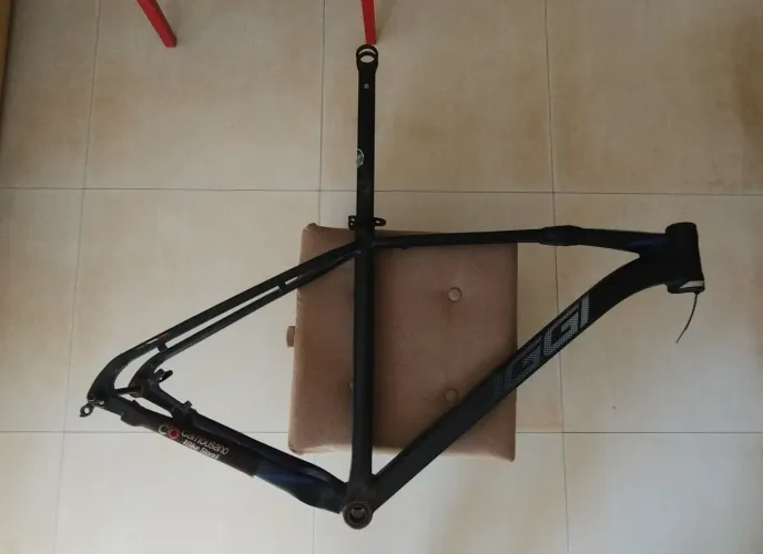 Quadro Oggi 7.6 Limited Edition 2021 Tam L com acessórios