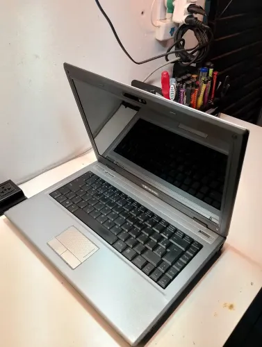 Notebook Buster Dual Core 4GB RAM Formatado 