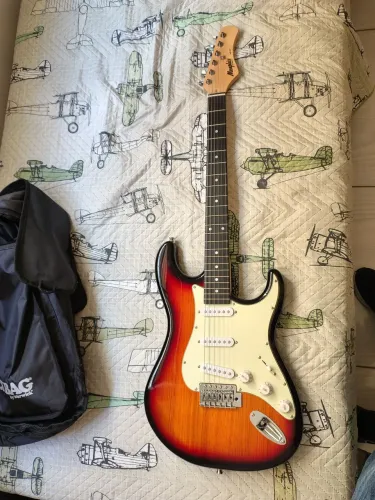 Guitarra Tagima Memphis MG 30 + amplificador Meteoro