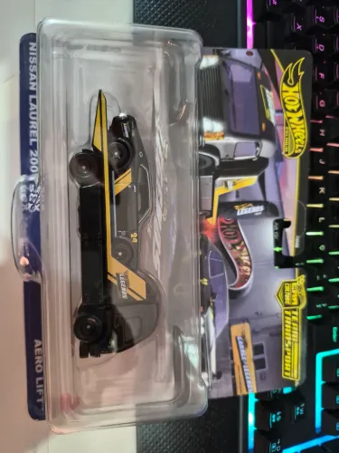 Hot wheels team transport legend nissan laurel