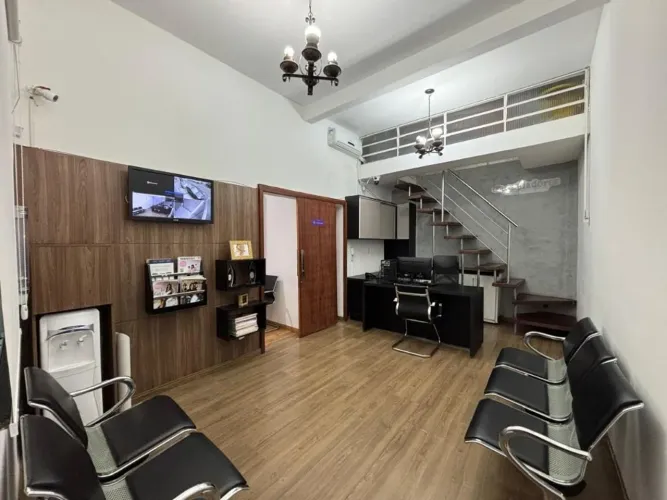 Casa Comercial para Venda e Locação em região Central.