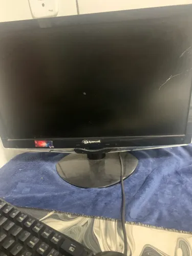 Monitor 20 polegadas com uns risco na lateral