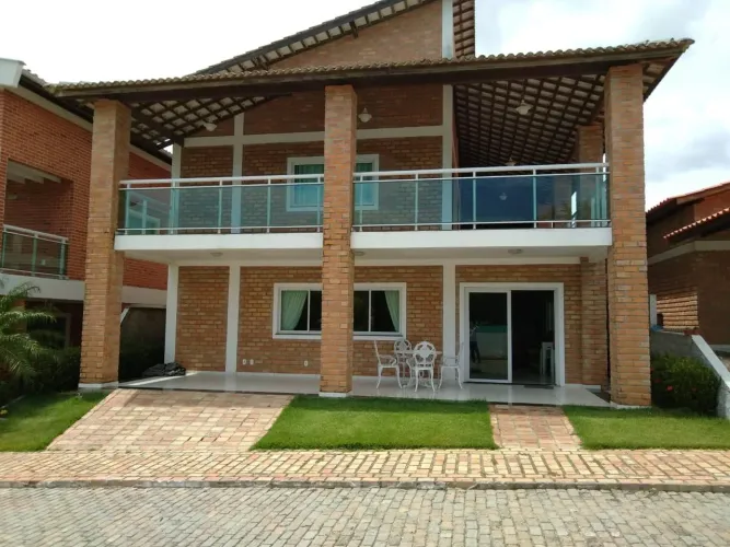 Vendo CASA com 4 SUÍTES em BARREIRINHAS-MA