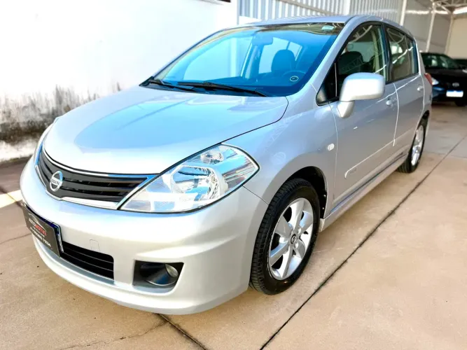 Nissan Tiida SL 1.8/1.8 Flex 16V Mec. 2013