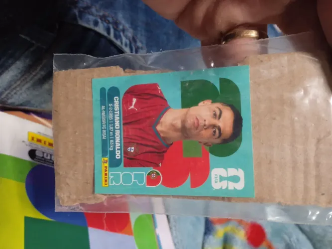 Troco Cristiano Ronaldo por 50 figurinhas que eu não tenha