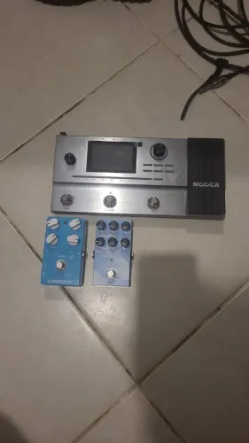 Pedaleira MOOER GE200 com fonte (vendo junto ou separadamente os 2 pedais por 100 cada)