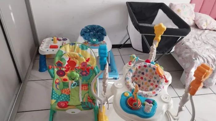 Combo: Cadeirinha de descanso, berço portatil, andador, jumper baby, mesa interativa, 