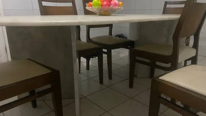 Mesa em mármore 2.500$ vender rápido