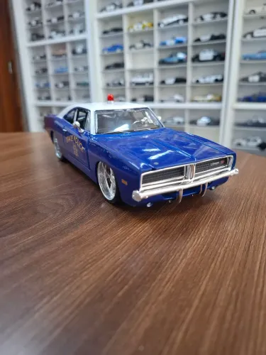 Miniatura Police Maisto 1/24  Dodge Charger R/T State Police 1969