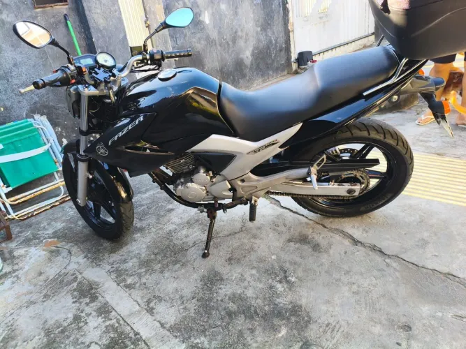 Vendo fazer 250 ou troco por moto maior