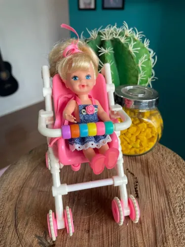Kelly Shelly da coleção Barbie Strollin Fun da Mattel - Usada