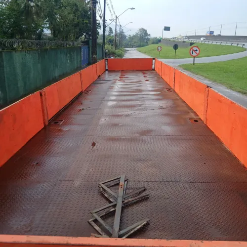 Carreta grade baixa semi reboque 3 eixos porta container 12 lock