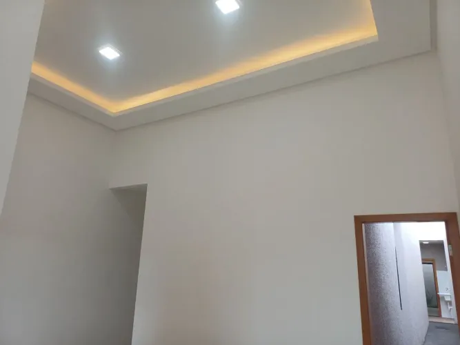 Casa 3 quartos com 2 garagens excelente localização no João Braz Goiânia por 400mil