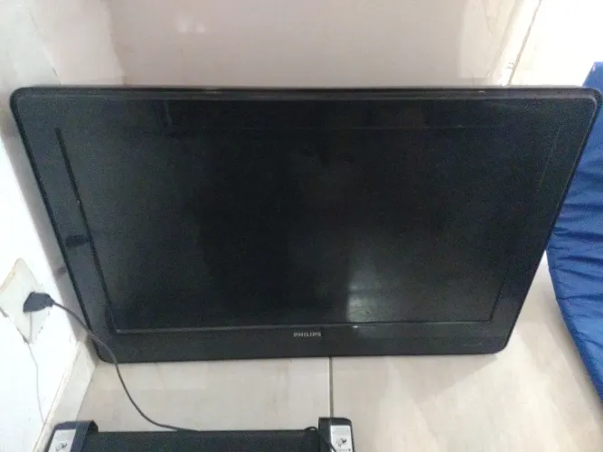 Televisão 32 polegadas, funcionando perfeitamente mas com defeito nos HDMI
