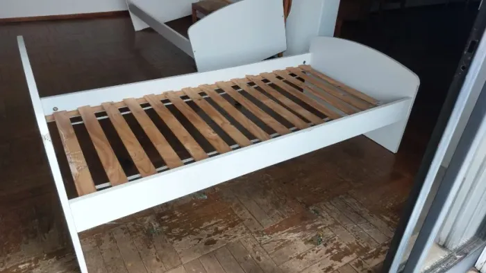 Cama de Solteiro Tok&Stok Patchflower (Branca / Madeira) - Ótimo Estado
