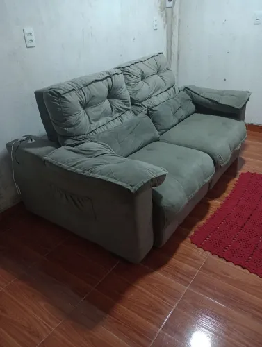 Sofá retrátil seme novo