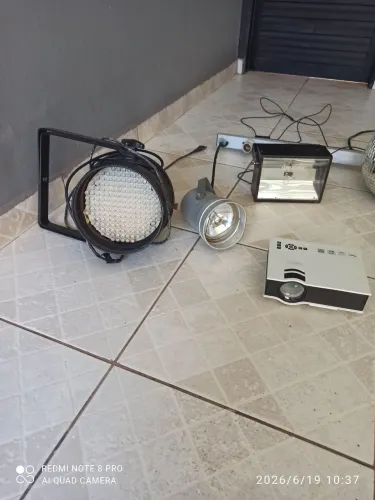 jogo de luzes para discoteca + projetor de imagem.