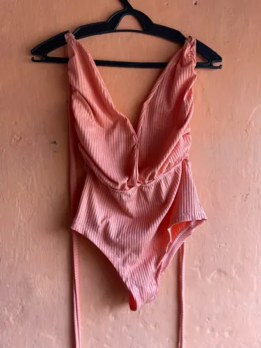 Body amarração costas nua
