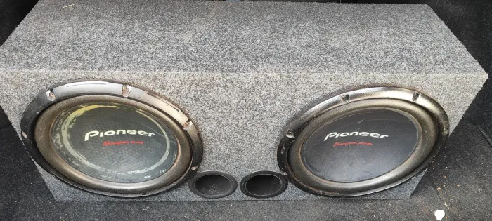 Caixa Pioneer com plug