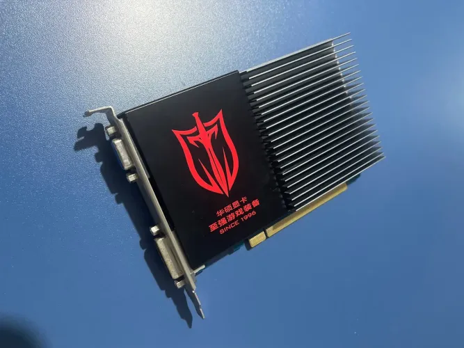 Placa de vídeo GT610 1 Giga
