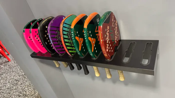 Suporte para 10 raquetes de beach-tennis. 