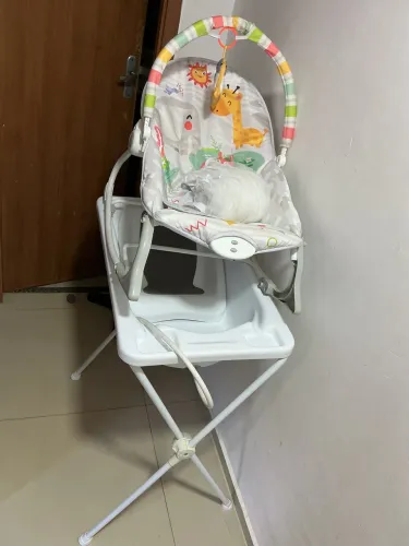 Vendo banheira com suporte é cadeirinha de descanso. mosqueteiro de mini berço de brinde!
