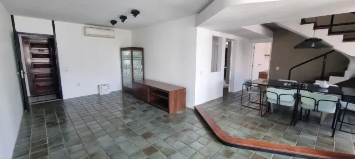 Apartamento Cobertura de 220m² para alugar, com 4 quartos (2 suítes), localizado em Boa Vi