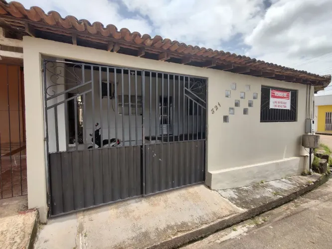 Casa Na Principal Bone Azul
