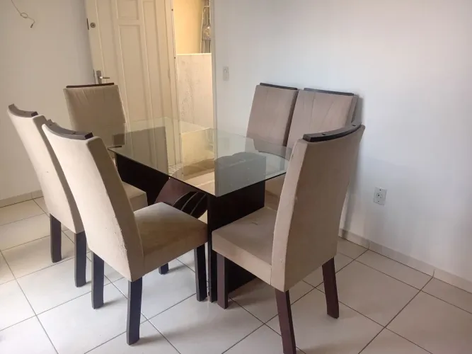 Vendo mesa de vidro com 6 lugares em perfeito estado. 
