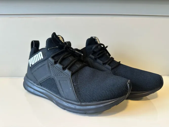 Tênis PUMA preto 40BR softride