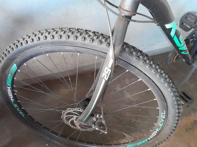 Vendo bicicleta semi nova