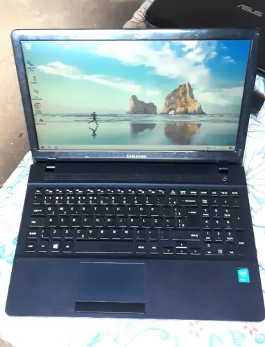 Notebook samsung 15" np270e5k i3 quinta geração 4GB sem Bateria ( Revisado )