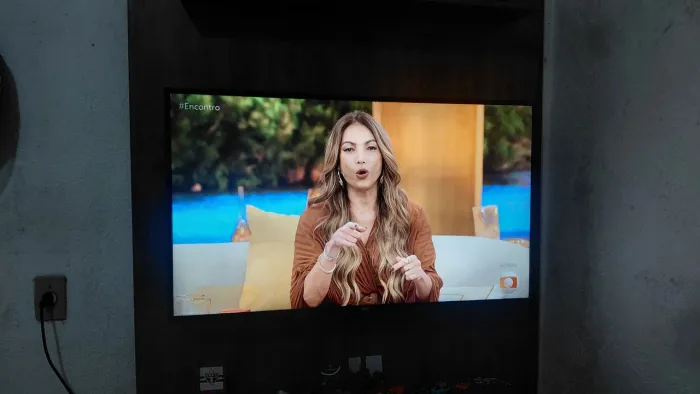 Tv AOC Smart 43 pegadas 