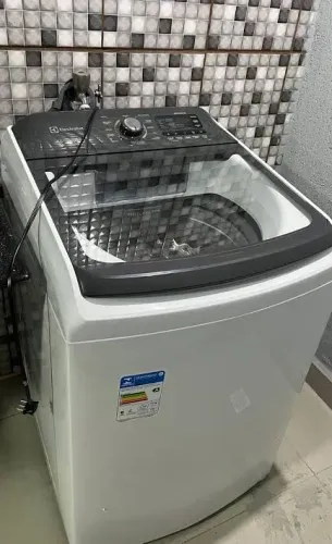 Máquina de Lavar Eletrolux 18KG Modelo Novo Cesto Inox Painel Digital