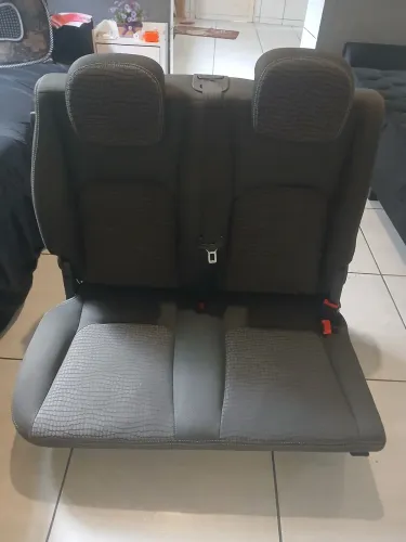 Banco traseiro semi-novo para Fiat Doblo.