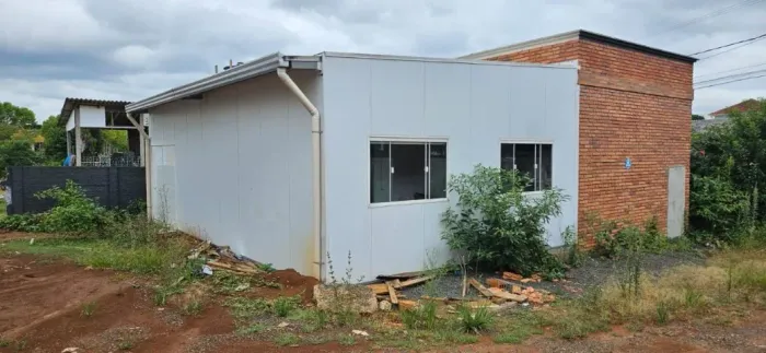 CONSTRUÇÃO METÁLICA COM ISOPAINEL