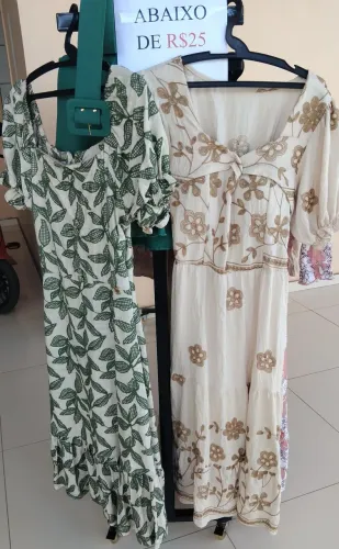 Bazar com menos de R$25,00 as peças de roupas. Contato: *