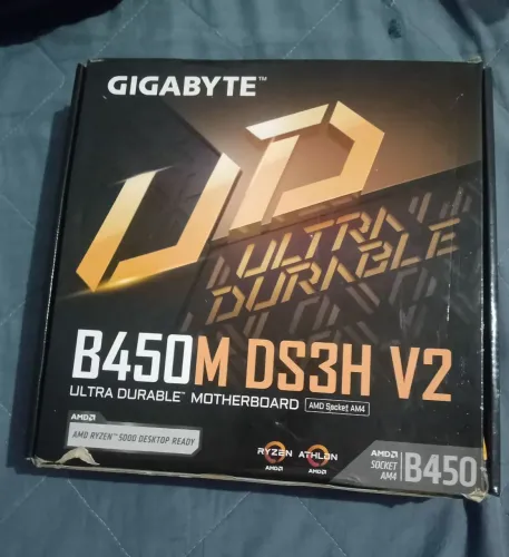 placa mãe gigabyte b450M DS3H V2 (com defeito)